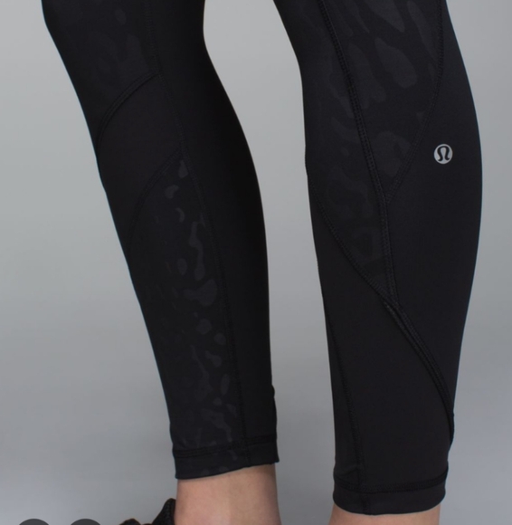 Lululemon Inspire Tight II Animal Swirl Embossed Black / Black Size 4 EUC - Picture 3 of 11